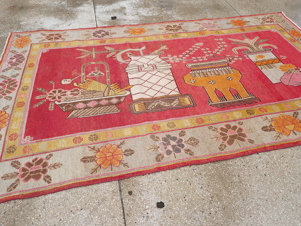 Antique East Turkestan Pictorial Vase Khotan Accent Rug, No.31882 - Gsblank