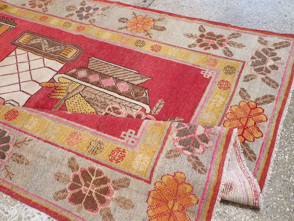 Antique East Turkestan Pictorial Vase Khotan Accent Rug, No.31882 - Gsblank