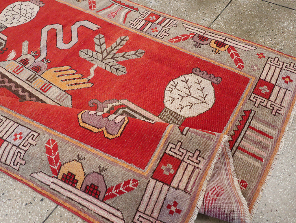 Antique East Turkestan Khotan Pictorial Accent Rug, No.31883 - Gsblank