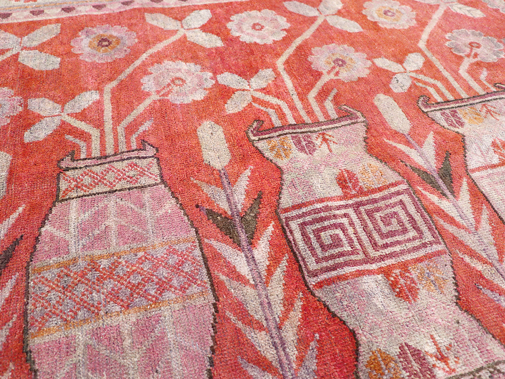Antique East Turkestan Vase Khotan Pictorial Accent Rug, No.31895 - Gsblank