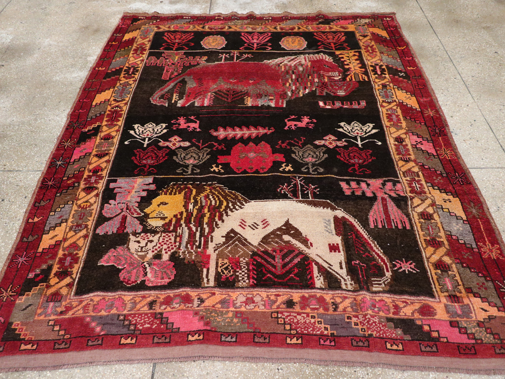 Vintage Turkish Anatolian Pictorial Accent Carpet, No.31909 - Gsblank