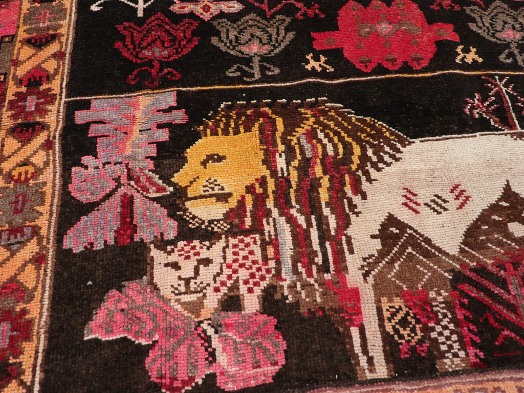 Vintage Turkish Anatolian Pictorial Accent Carpet, No.31909 - Gsblank