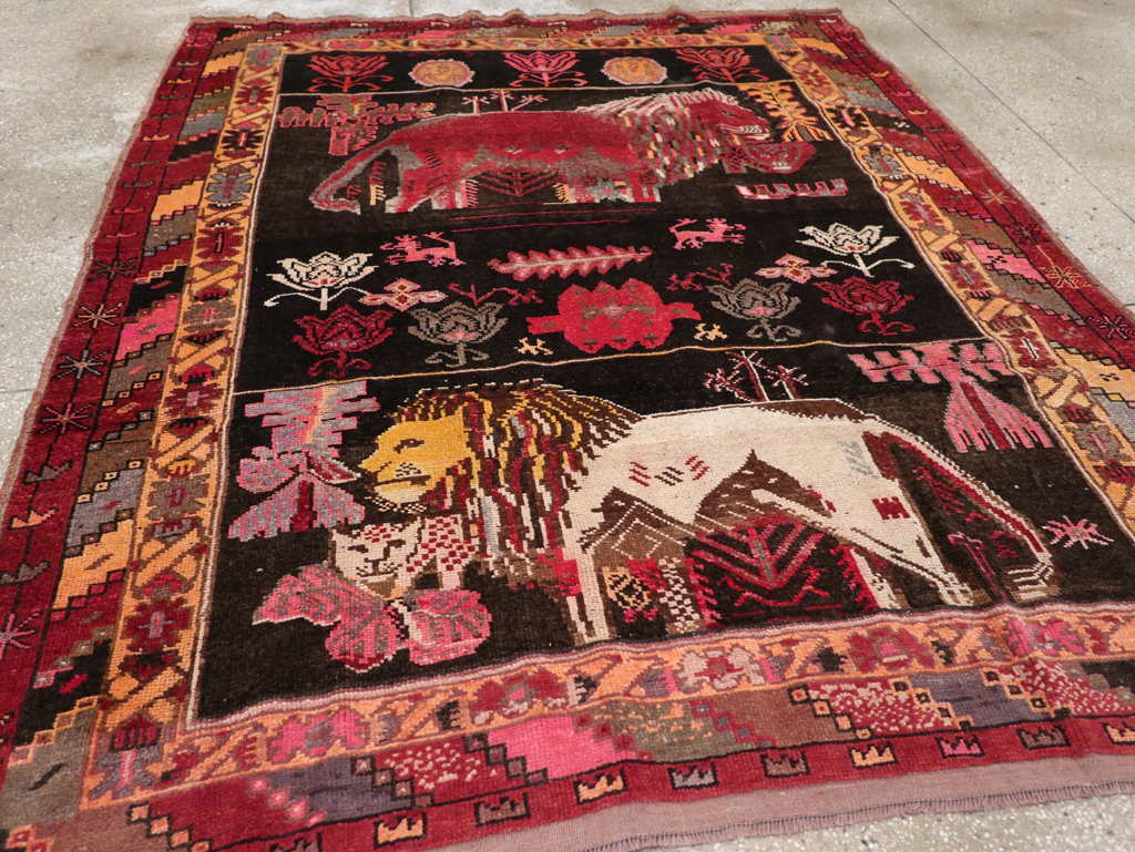 Vintage Turkish Anatolian Pictorial Accent Carpet, No.31909 - Gsblank