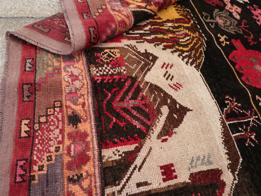 Vintage Turkish Anatolian Pictorial Accent Carpet, No.31909 - Gsblank