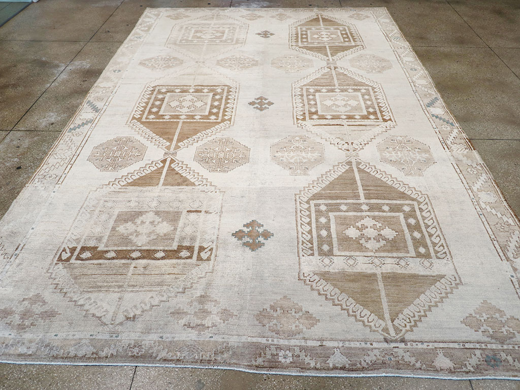 Vintage Turkish Anatolian Room Size Carpet, No.31952 - Gsblank