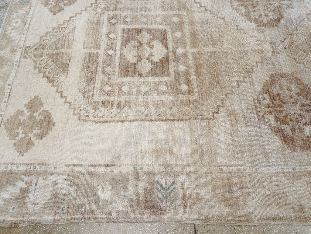 Vintage Turkish Anatolian Room Size Carpet, No.31952 - Gsblank