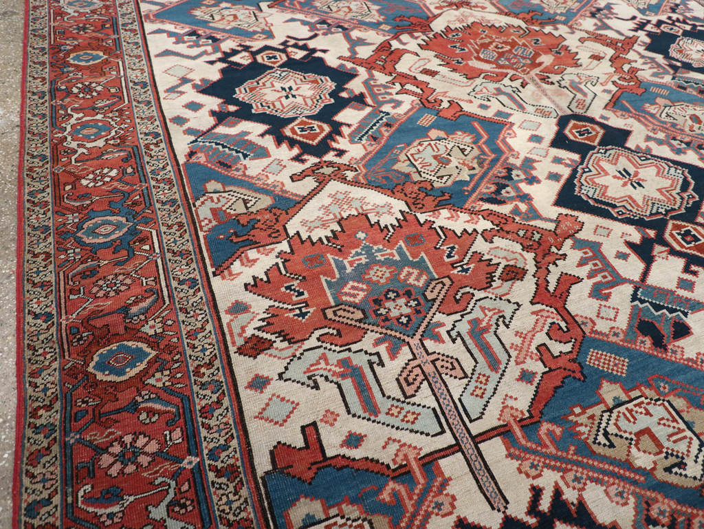 Antique Persian Heriz Carpet, No.31965 - Gsblank