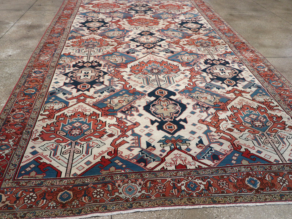 Antique Persian Heriz Carpet, No.31965 - Gsblank