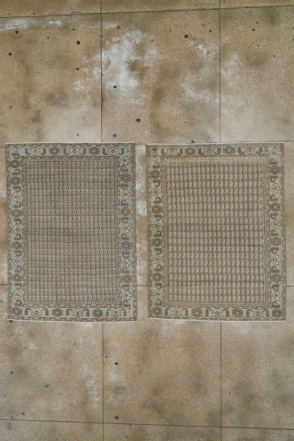 Vintage Persian Veece Accent Rug (Pair: 2 of 2), No.32000 - Gsblank