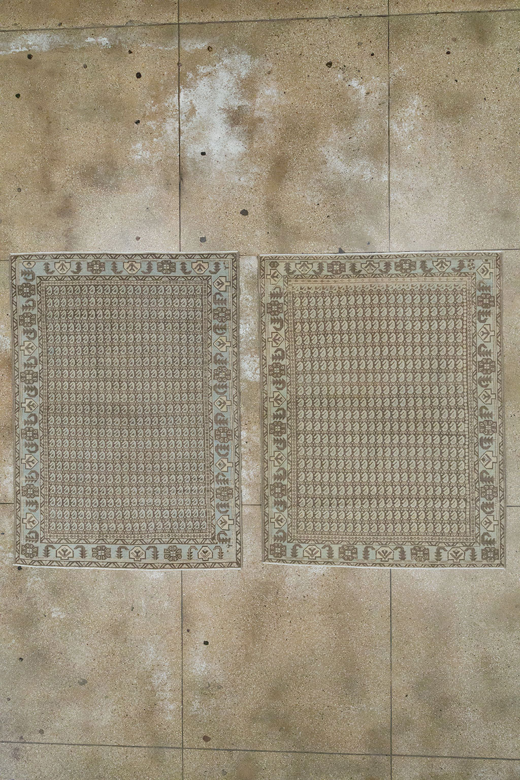 Vintage Persian Veece Accent Rug (Pair: 1 of 2), No.32003 - Gsblank