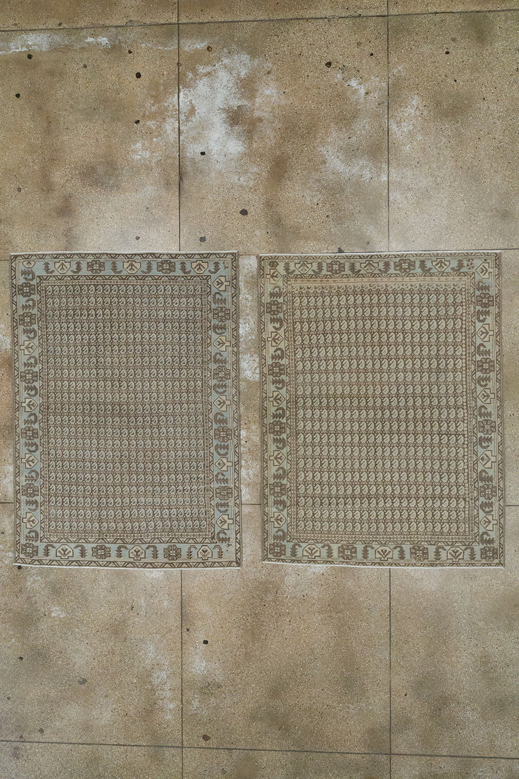 Vintage Persian Veece Accent Rug (Pair: 1 of 2), No.32003 - Gsblank