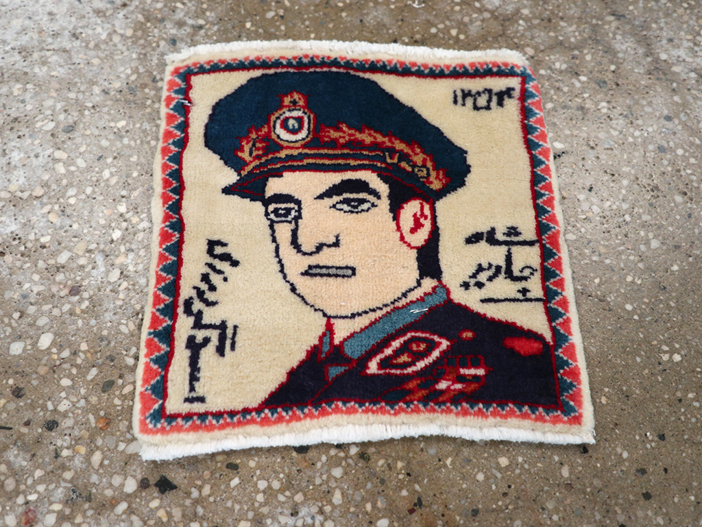 Vintage Persian Sarouk Pictorial Throw Rug, No.32110 - Gsblank