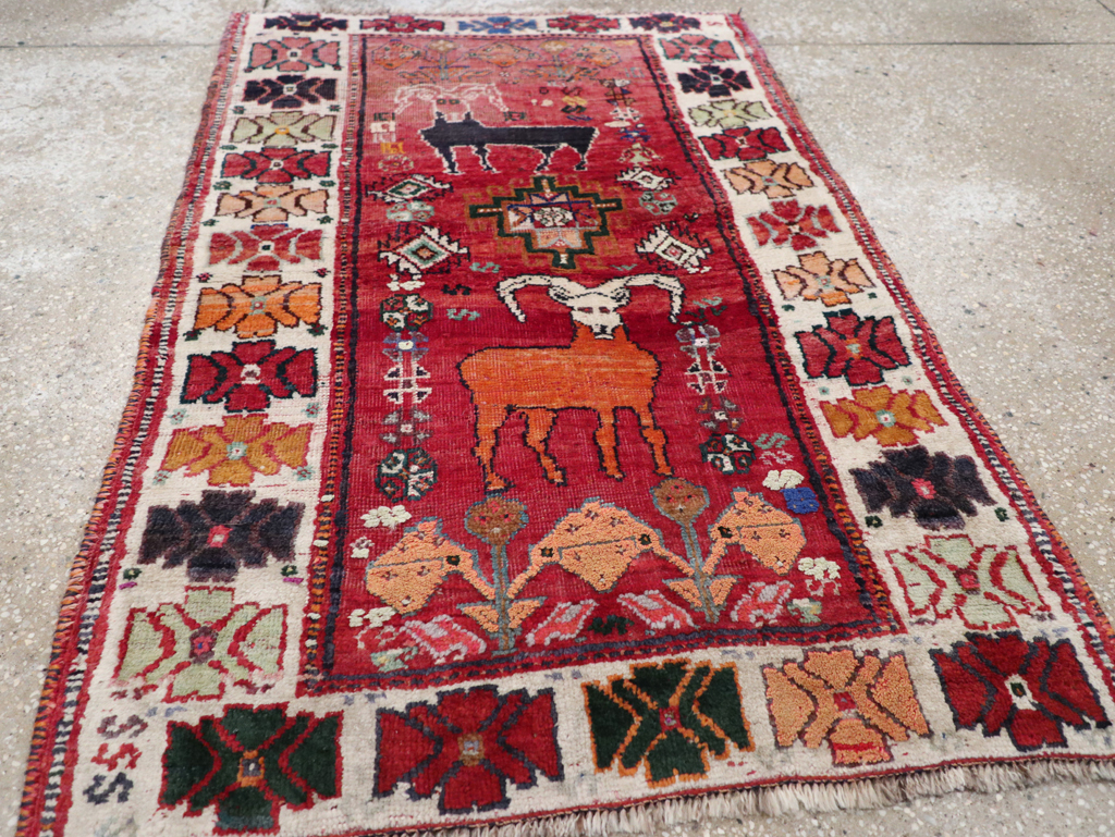 Vintage Persian Tabriz Pictorial Rug, No.32146 - Gsblank