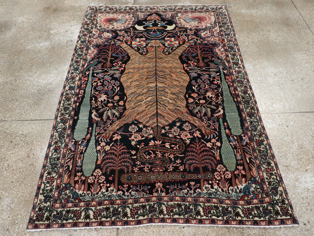 Antique Persian Sarouk Fereghan Pictorial Accent rug, No.32173 - Gsblank