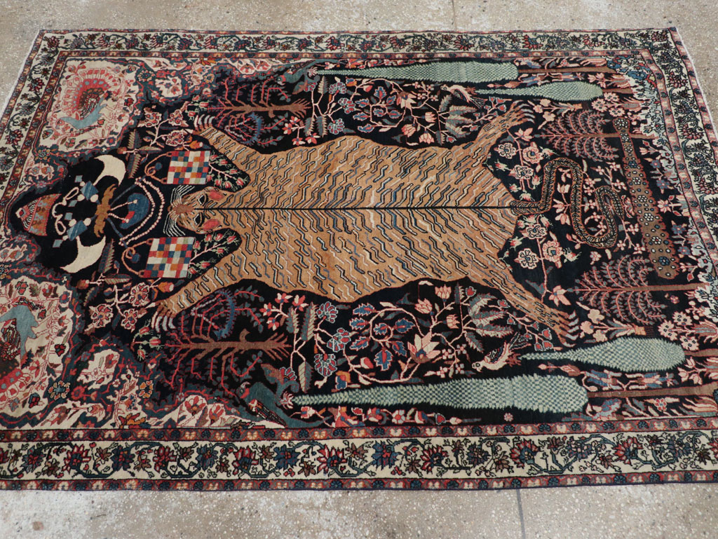 Antique Persian Sarouk Fereghan Pictorial Accent rug, No.32173 - Gsblank