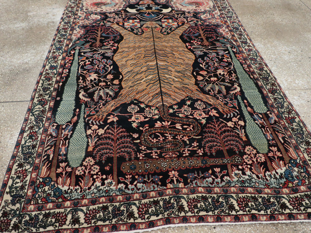 Antique Persian Sarouk Fereghan Pictorial Accent rug, No.32173 - Gsblank