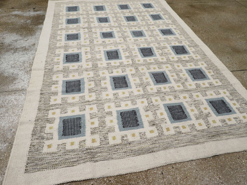Swedish Inspired Contemporary Turkish Flatweave Accent Rug, No.32200 - Gsblank