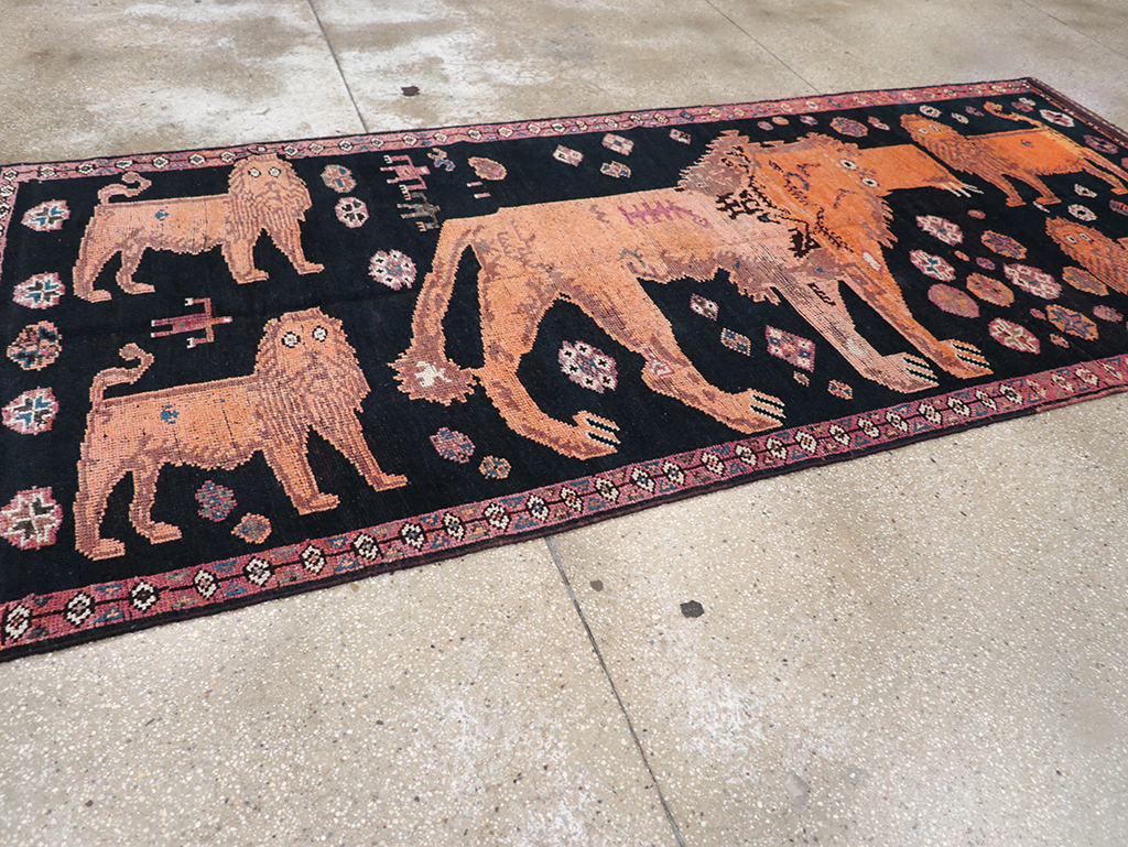 Vintage Turkish Anatolian Pictorial Gallery Rug, No.32214 - Gsblank