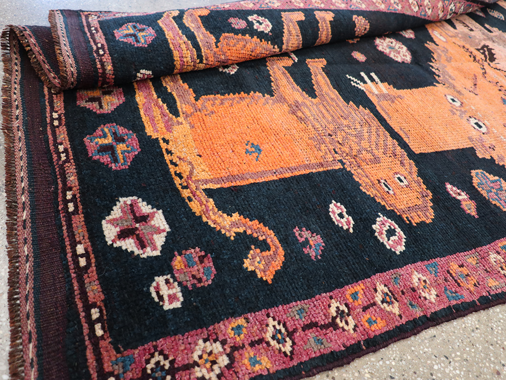 Vintage Turkish Anatolian Pictorial Gallery Rug, No.32214 - Gsblank