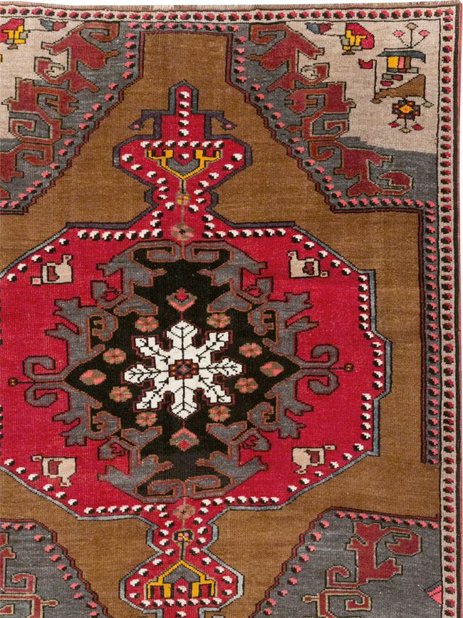 Vintage Turkish Anatolian Room Size Carpet, No.32224 - Gsblank