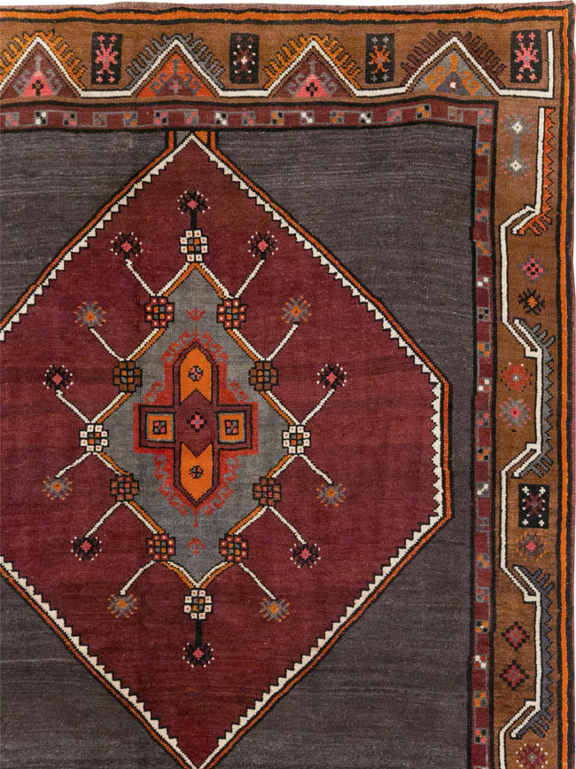 Vintage Turkish Anatolian Tribal Room Size Carpet, No.32225 - Gsblank