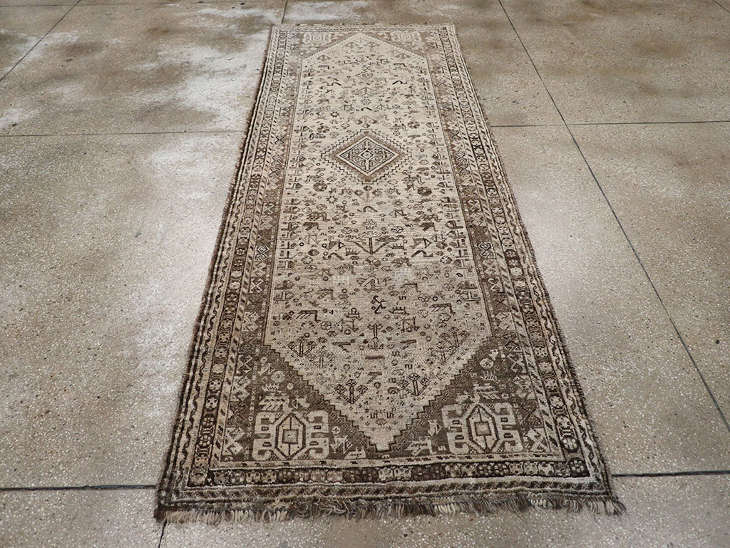 Vintage Persian Shiraz Gallery Rug, No.32231 - Gsblank