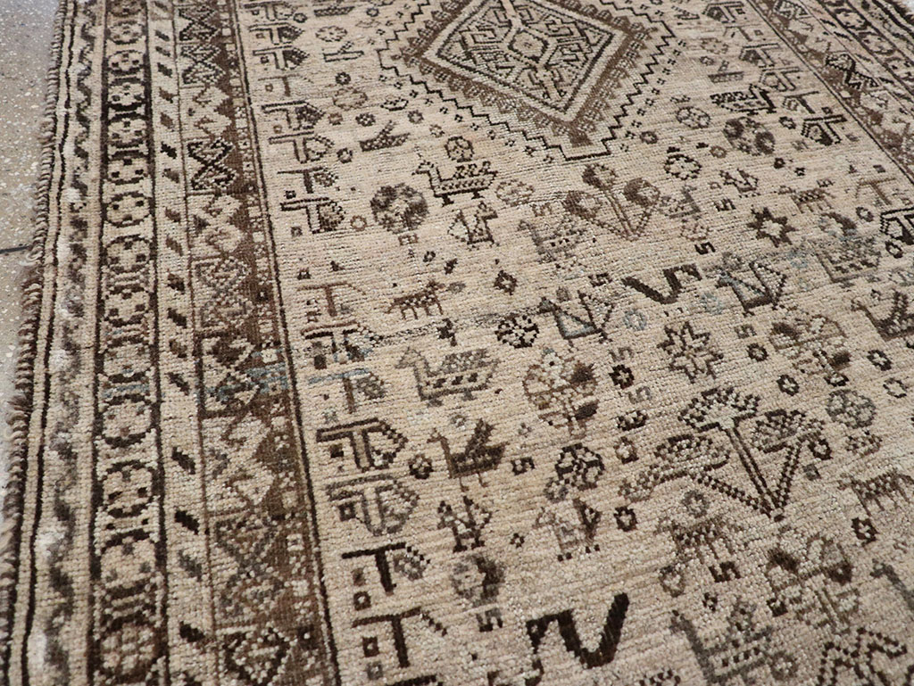 Vintage Persian Shiraz Gallery Rug, No.32231 - Gsblank