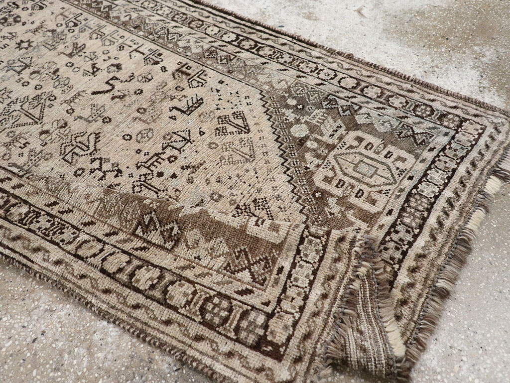 Vintage Persian Shiraz Gallery Rug, No.32231 - Gsblank