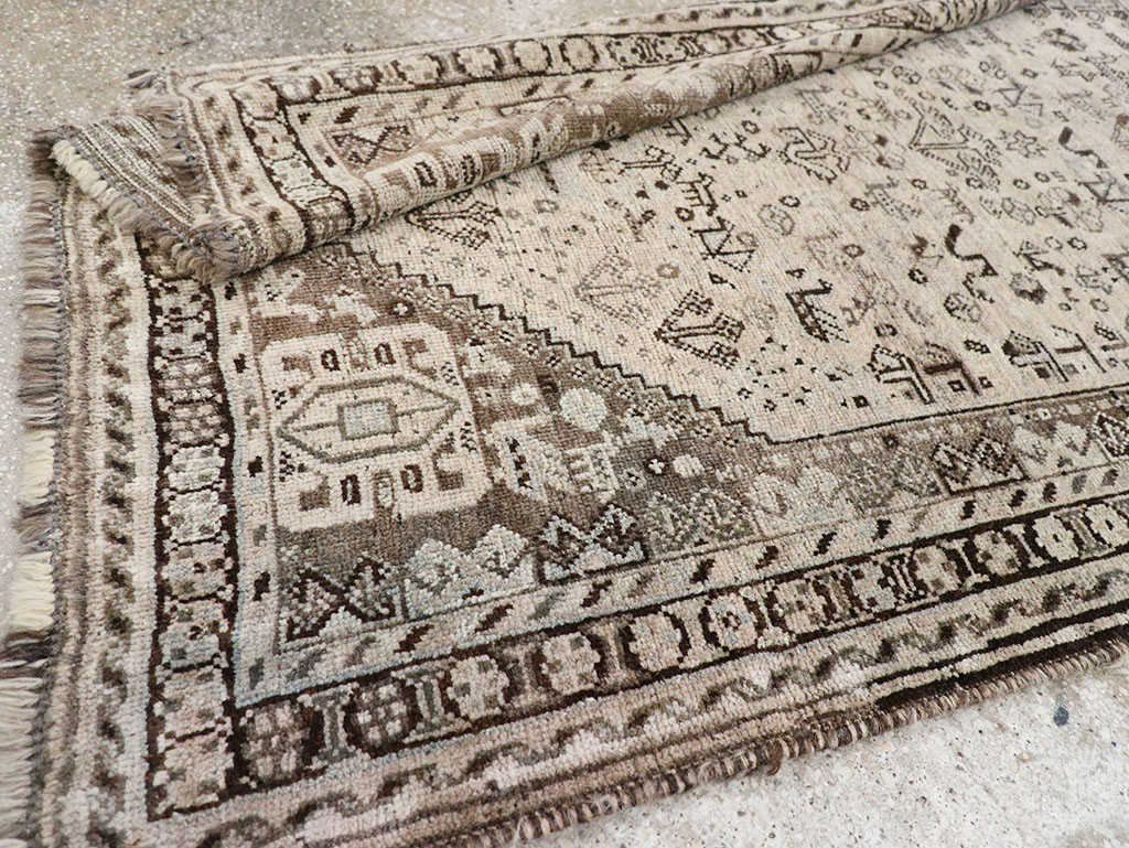 Vintage Persian Shiraz Gallery Rug, No.32231 - Gsblank