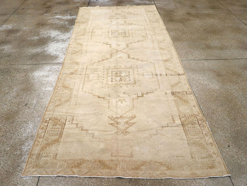 Vintage Turkish Anatolian Gallery Rug, No.32322 - Gsblank