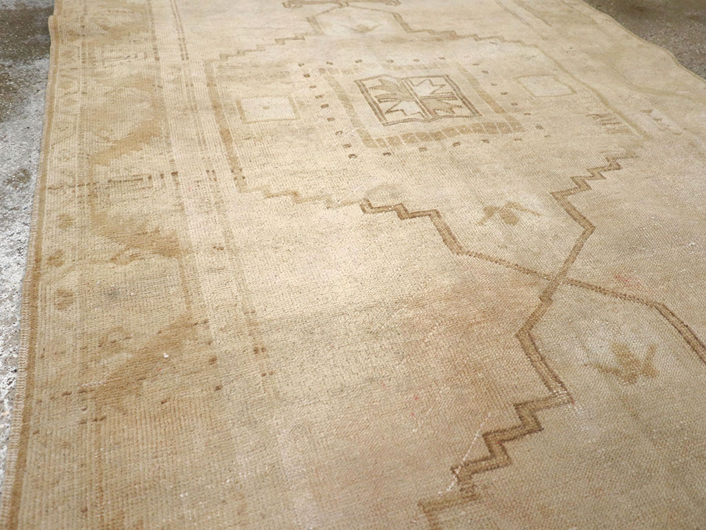 Vintage Turkish Anatolian Gallery Rug, No.32322 - Gsblank