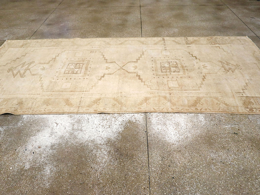 Vintage Turkish Anatolian Gallery Rug, No.32322 - Gsblank