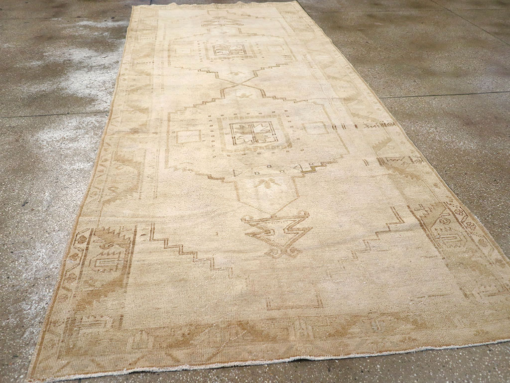 Vintage Turkish Anatolian Gallery Rug, No.32322 - Gsblank