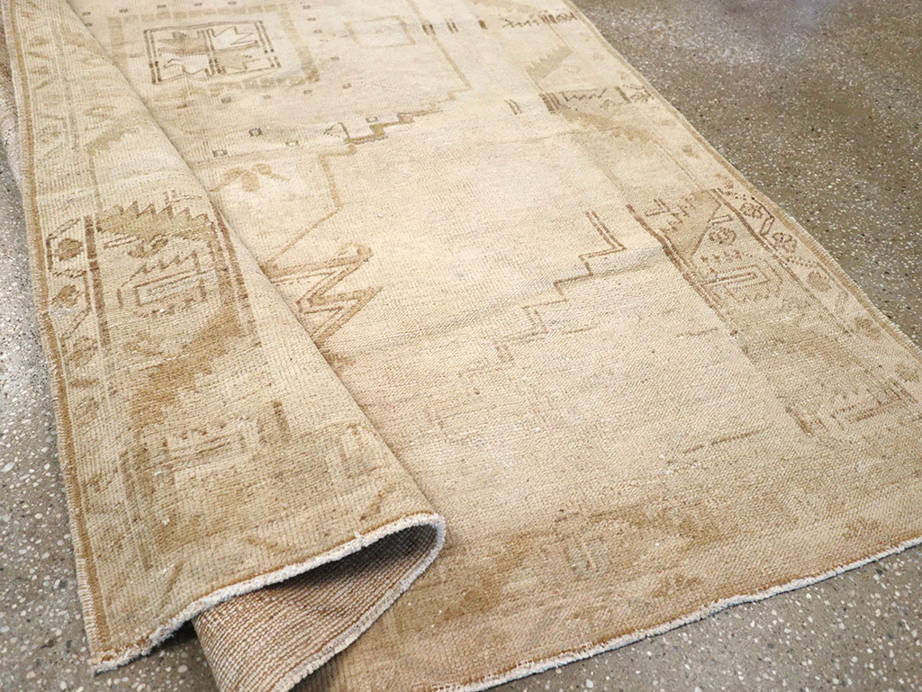 Vintage Turkish Anatolian Gallery Rug, No.32322 - Gsblank