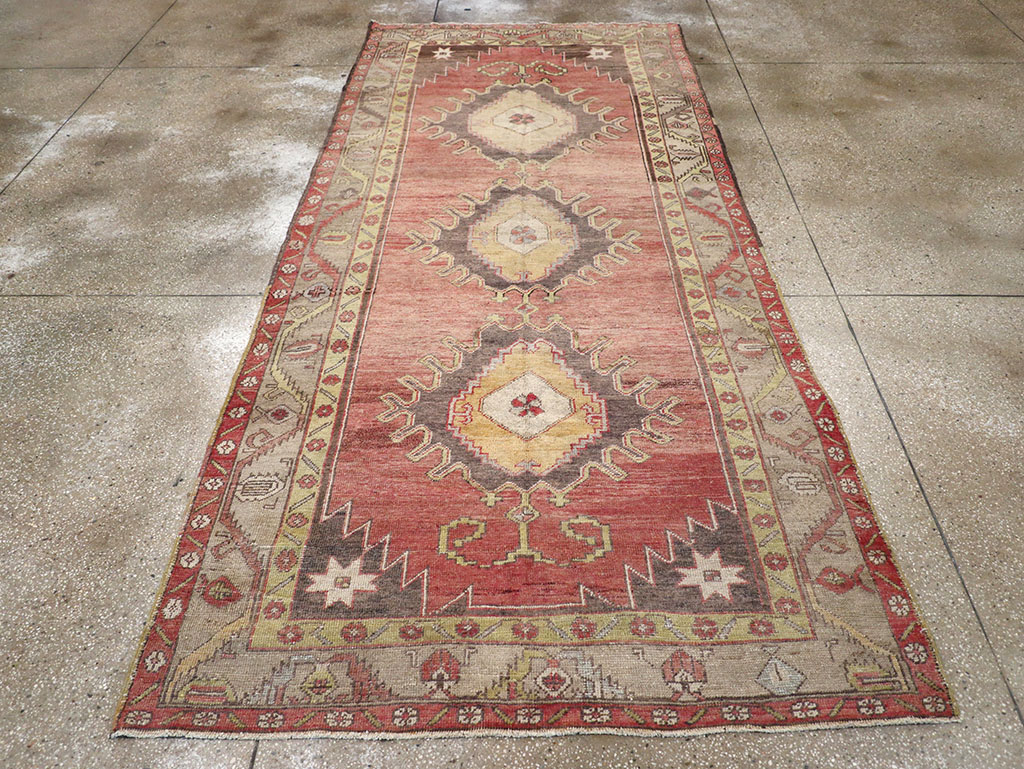 Vintage Turkish Anatolian Gallery Rug, No.32326 - Gsblank