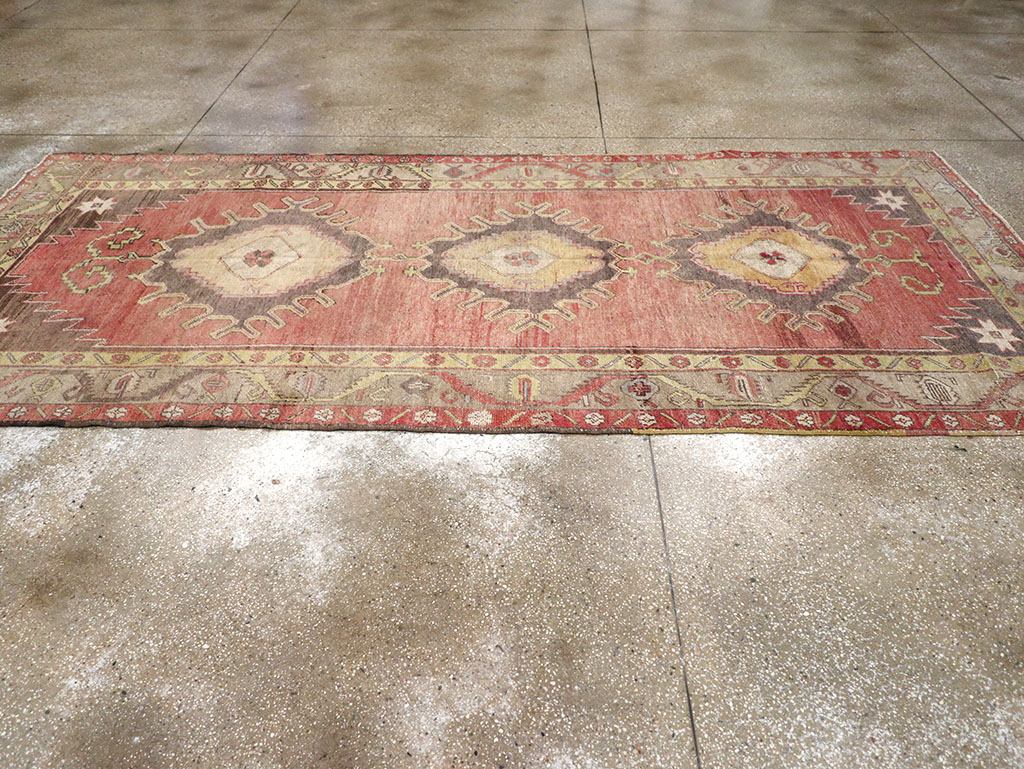 Vintage Turkish Anatolian Gallery Rug, No.32326 - Gsblank