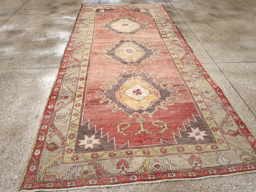 Vintage Turkish Anatolian Gallery Rug, No.32326 - Gsblank