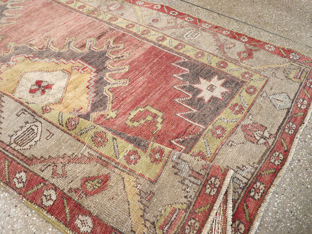 Vintage Turkish Anatolian Gallery Rug, No.32326 - Gsblank