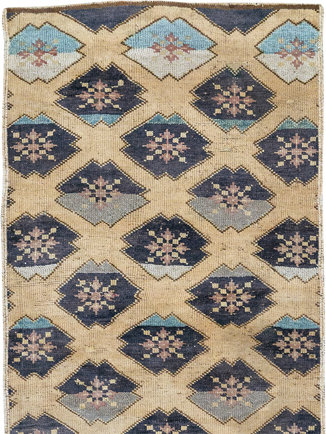 Vintage Turkish Anatolian Runner, No.32346 - Gsblank