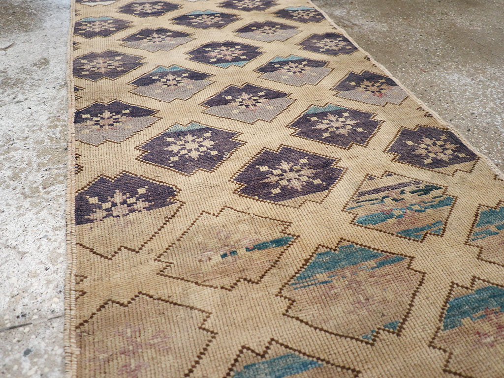 Vintage Turkish Anatolian Runner, No.32346 - Gsblank
