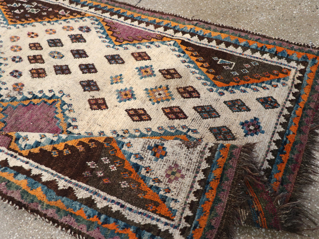 Vintage Persian Gabbeh Rug, No.32413 - Gsblank