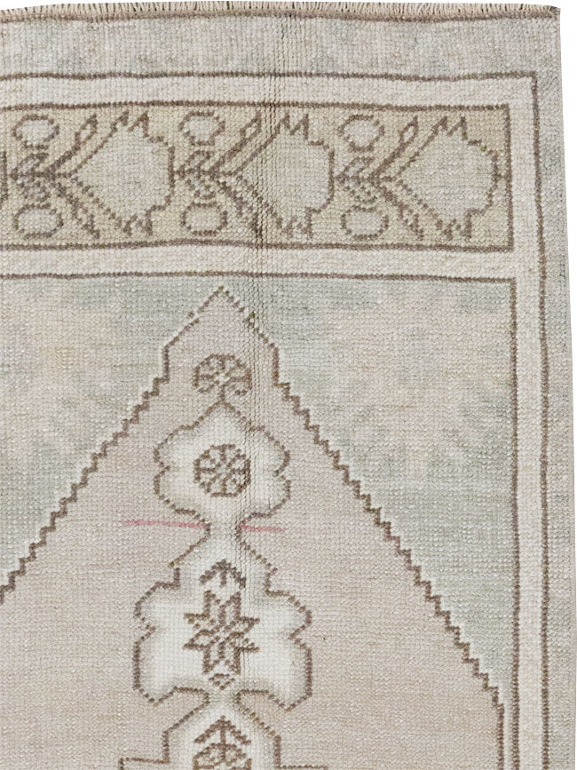 Vintage Turkish Oushak Throw Rug, No.32490 - Gsblank