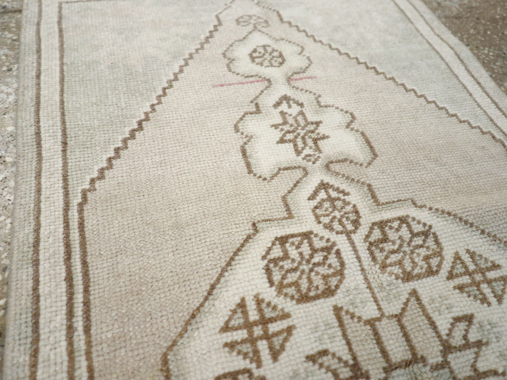 Vintage Turkish Oushak Throw Rug, No.32490 - Gsblank