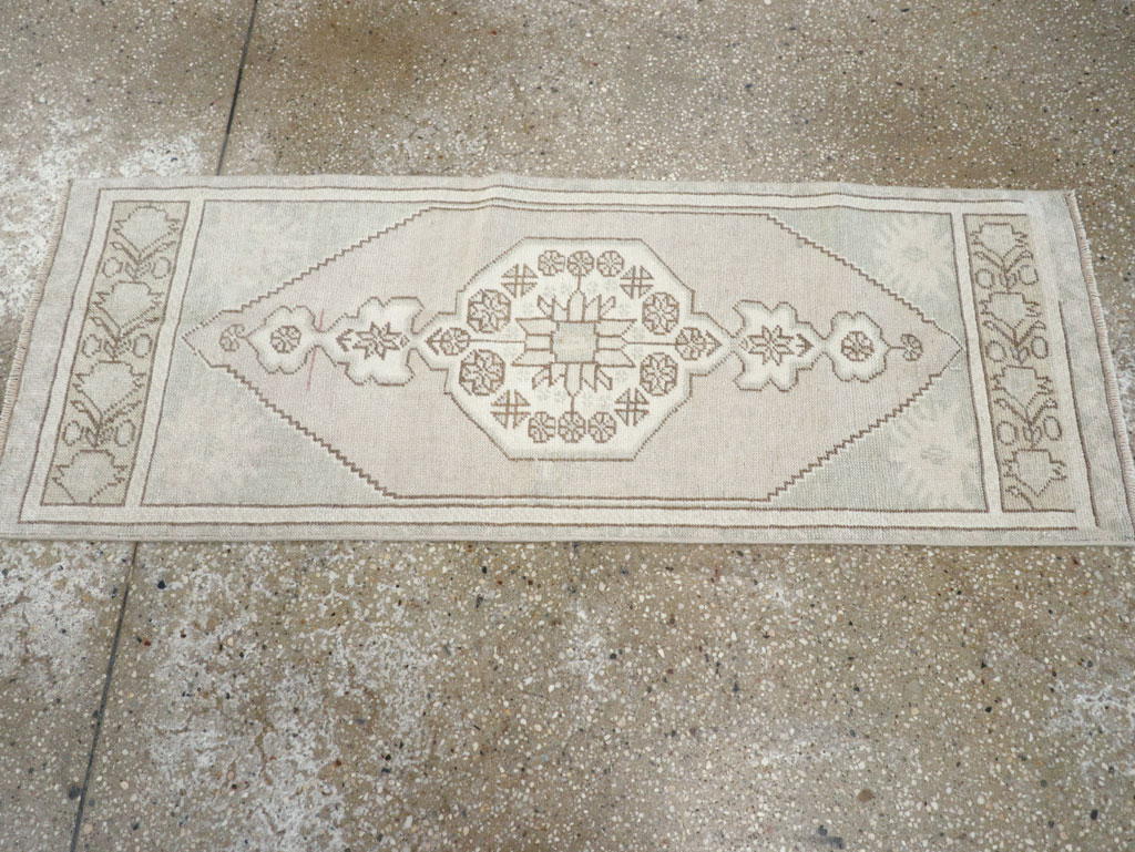 Vintage Turkish Oushak Throw Rug, No.32490 - Gsblank