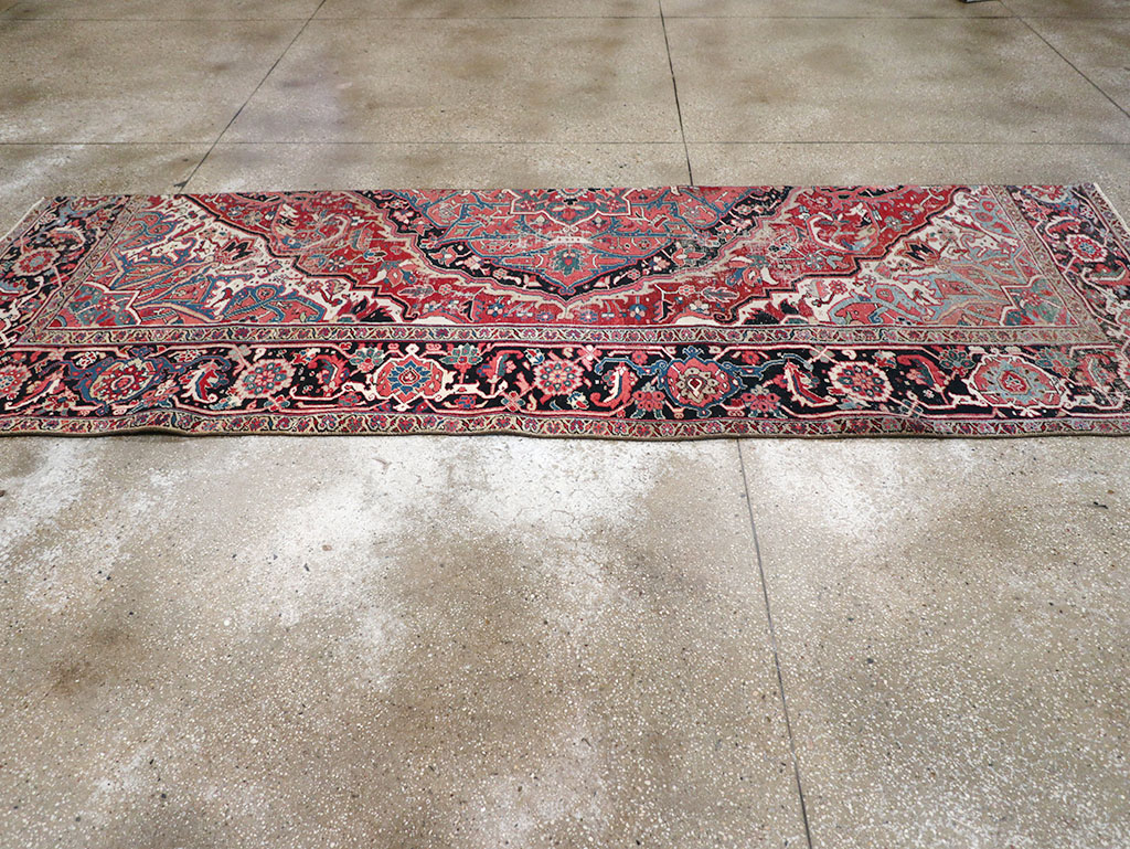 Antique Persian Heriz Rug, No.32492 - Gsblank