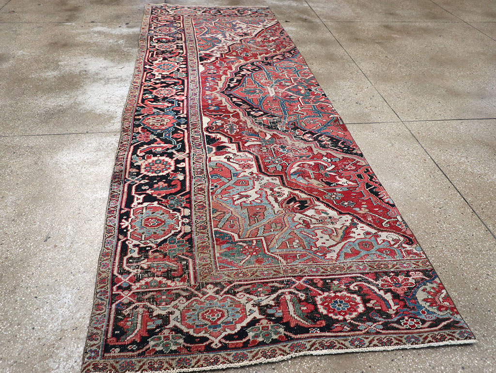 Antique Persian Heriz Rug, No.32492 - Gsblank