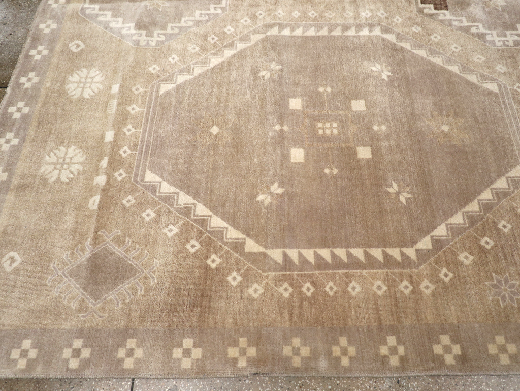 Modern Turkish Anatolian Room Size Carpet, No.32517 - Gsblank