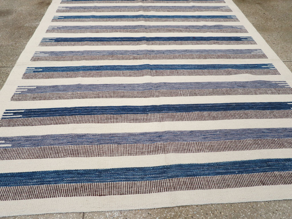 Contemporary Turkish Flatweave Accent Carpet, No.32577 - Gsblank