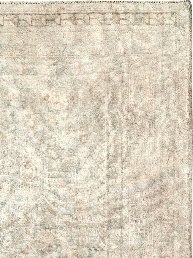 Vintage Persian Shiraz Accent Rug, No.32598 - Gsblank