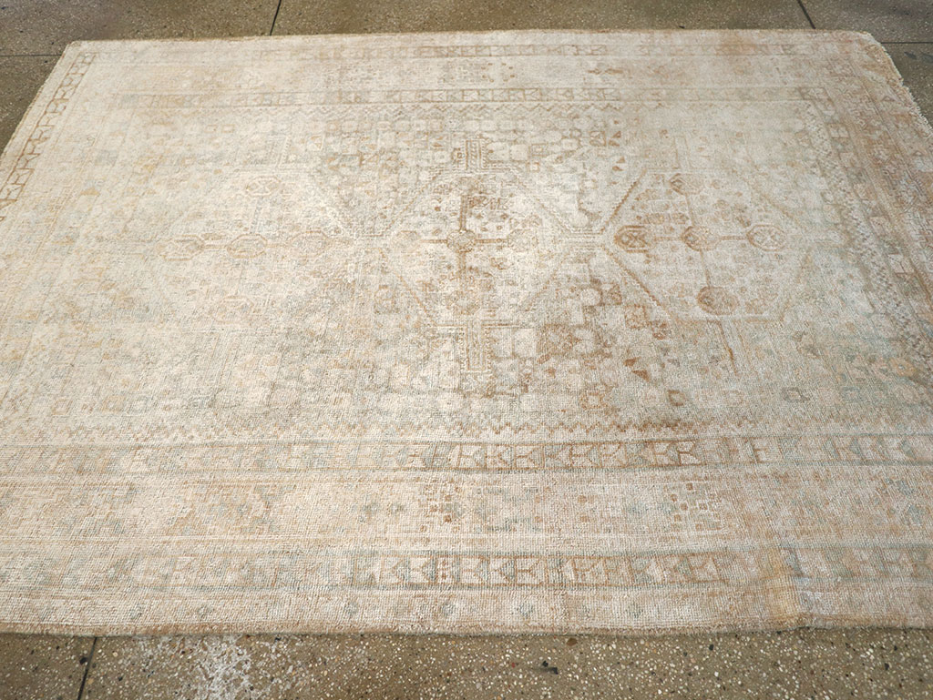 Vintage Persian Shiraz Accent Rug, No.32598 - Gsblank